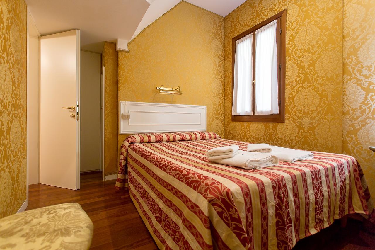 Residenza Goldoni Bed and Breakfast Venedig Eksteriør billede